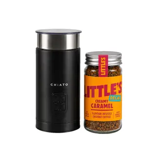Zestaw spieniacza do mleka CHiATO milkPLAY i kawa rozpuszczalna „Little’s Decaf Creamy Caramel”