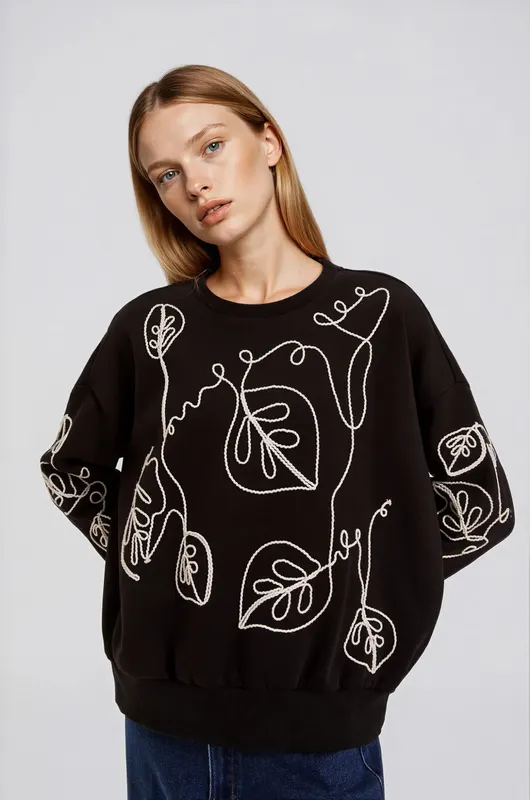 Bluza z ozdobną aplikacją czarna
