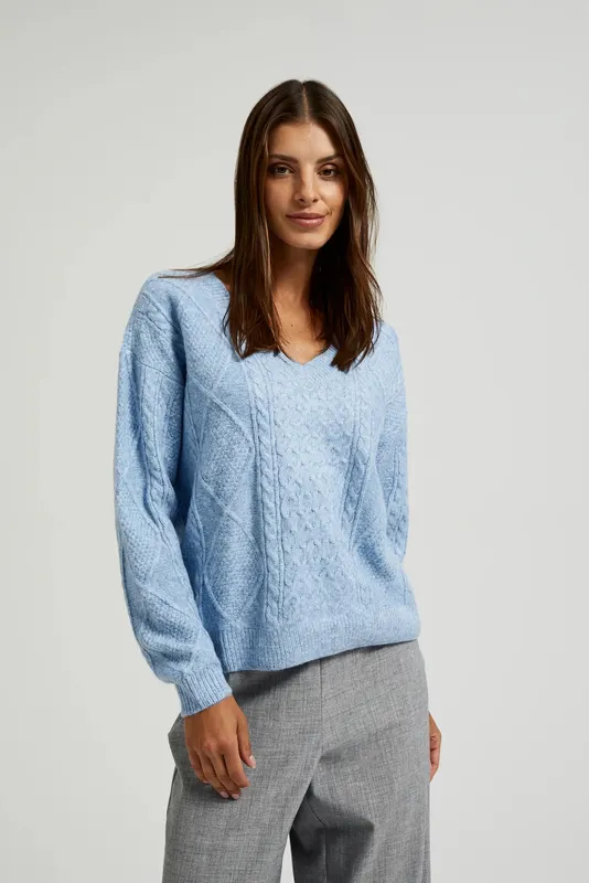 Sweter z dekoltem w serek błękitny