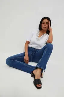 Jeansy typu flare