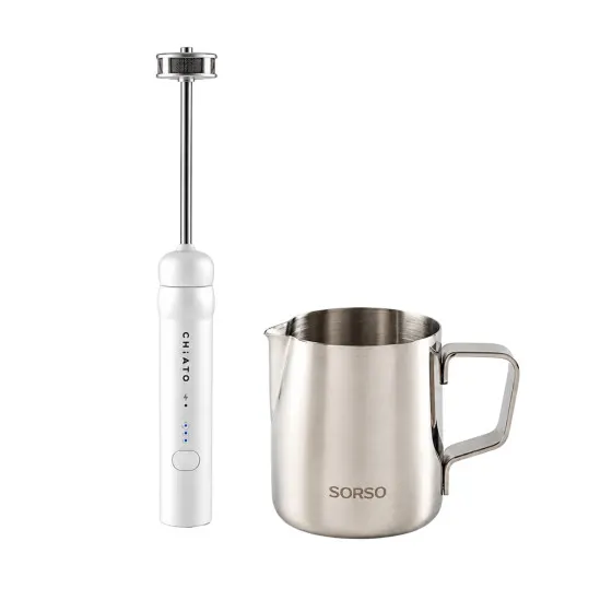 Zestaw: spieniacz do mleka CHiATO nanoPLAY i dzbanek na mleko SORSO Barista (150 ml) – biały