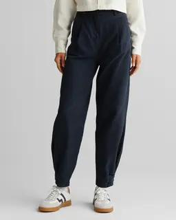 Gant Spodnie Damskie Tapered Fit Czarne