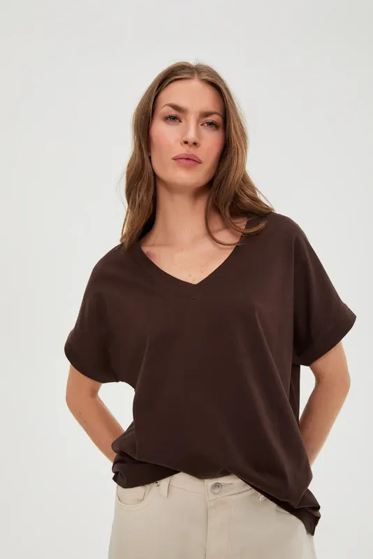 T-shirt z dekoltem brązowy