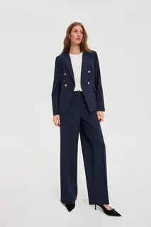 Elegnacki garnitur granatowy