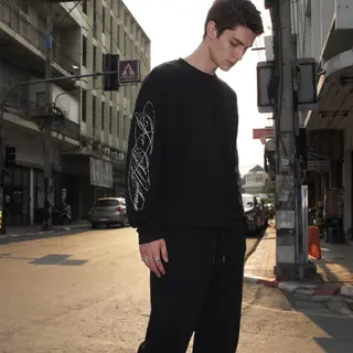 Y2K Men Long Sleeve T-Shirt 100% Cotton Handwritten Script Print Loose Boxy Fit Streetwear Pullover Casual Sportswear Base Layer