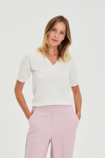 Sweter z krótkimi rękawami i dekoltem w serek biały