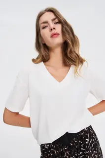 T-shirt z dekoltem w serek biały