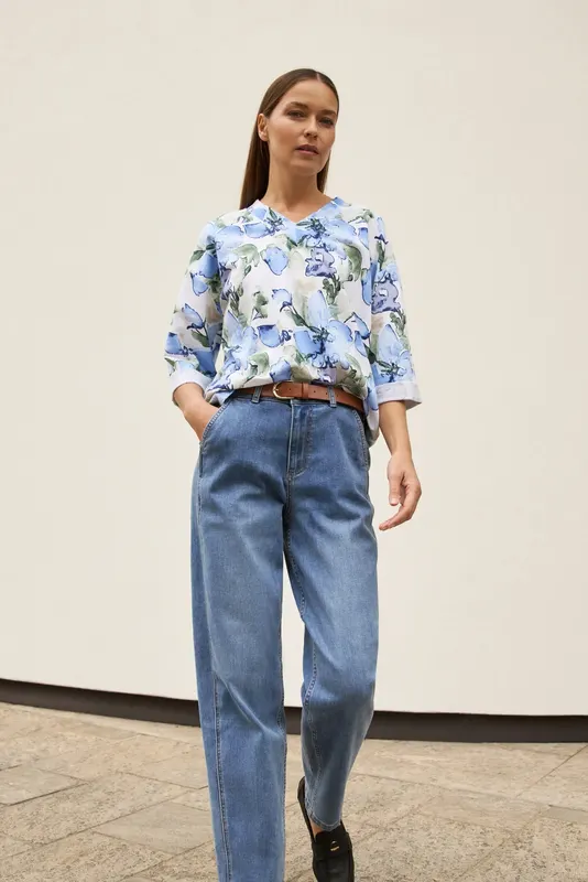 Bluza w kwiaty niebieska