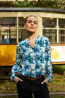 Wzorzysta koszula niebieska