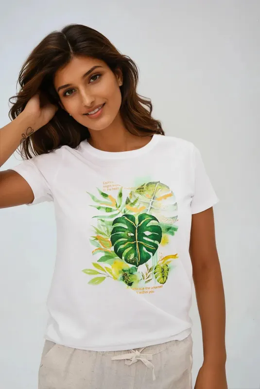 T-shirt z tropikalnym nadrukiem biały