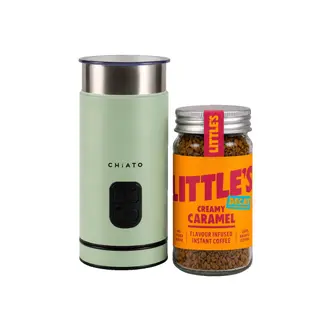 Zestaw spieniacza do mleka CHiATO milkPLAY i kawa rozpuszczalna „Little’s Decaf Creamy Caramel”