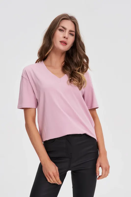 T-shirt z dekoltem w serek różowy