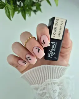 Minimalistyczne paznokcie