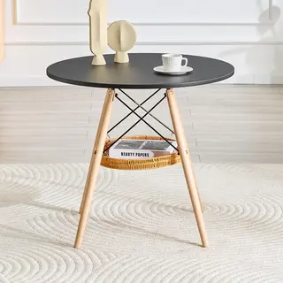 Okrągły stół jadalny o średnicy 80 cm, blat z czarnej płyty MDF, nogi z drewna litego, z wiszącą, plecioną półką-koszem, dla 2–4 osób