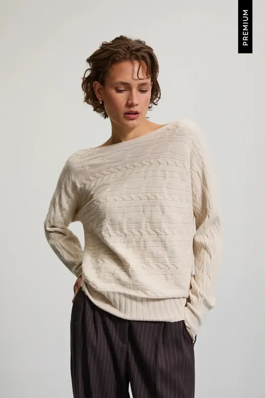 Sweter z dekoltem w łódkę beżowy