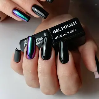 Czarny manicure