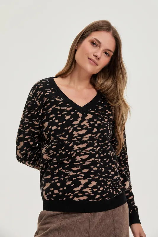 Sweter o prostym fasonie czarny