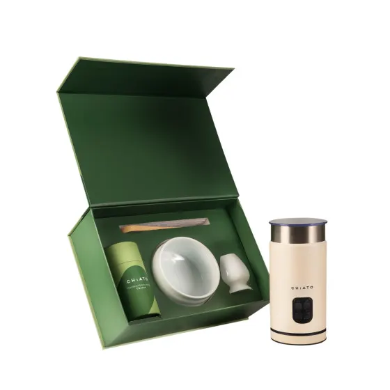 Spieniacz do mleka CHiATO milkPLAY White i zestaw do herbaty matcha Zen Pure White